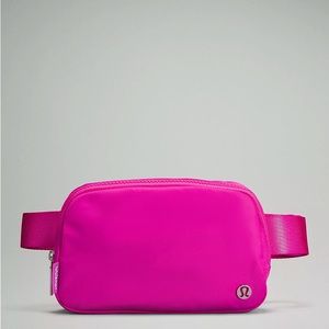 NWT Lululemon Everywhere Belt Bag in SONIC PINK!